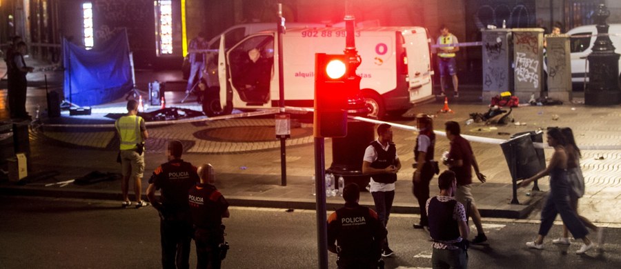 Zdaniem władz Hiszpanii osiem osób mogło należeć do komórki terrorystycznej odpowiedzialnej za czwartkowy zamach w Barcelonie. Grupa ta planowała wykorzystać w ataku butle z butanem - podał Reuters, powołując się na źródło w hiszpańskim sądownictwie.