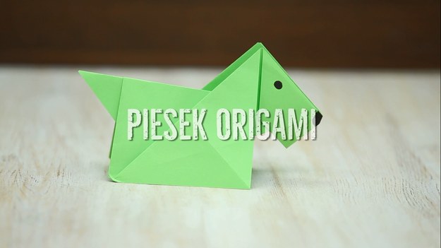 Origami - tradycyjna japońska sztuka składania papieru przeżywa dziś drugą młodość w świecie Zachodu. Ze zwykłego arkusza można wyczarować przepiękne figurki i ozdoby - tym razem mamy dla was poradnik, jak ze zwykłej kartki papieru zrobić cieszącego oko pieska! To wbrew pozorom naprawdę proste!