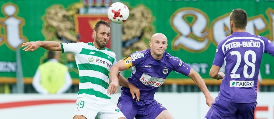 ​W pierwszym meczu szóstej kolejki piłkarskiej ekstraklasy Lechia przegrała na własnym stadionie z Sandecją 2:3 (0:2). W katastrofalnej w wykonaniu gdańszczan pierwszej połowie dwie bramki dla beniaminka z Nowego Sącza zdobył Bartłomiej Dudzic. Na początku drugiej odsłony gospodarze odrobili co prawda straty, ale w 78. zwycięskiego gola strzelił dla gości Wojciech Trochim.