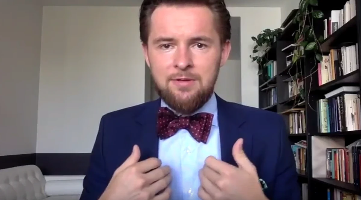 W zeszłym tygodniu w komentarzu pod moim filmem pan Andrzej zapytał mnie o to, jaki kołnierzyk nosić do muszki. Przypuszczam, że część z państwa odpowiedziałaby na to pytanie od razu. Czy aby jednak zgodnie z prawdą? 