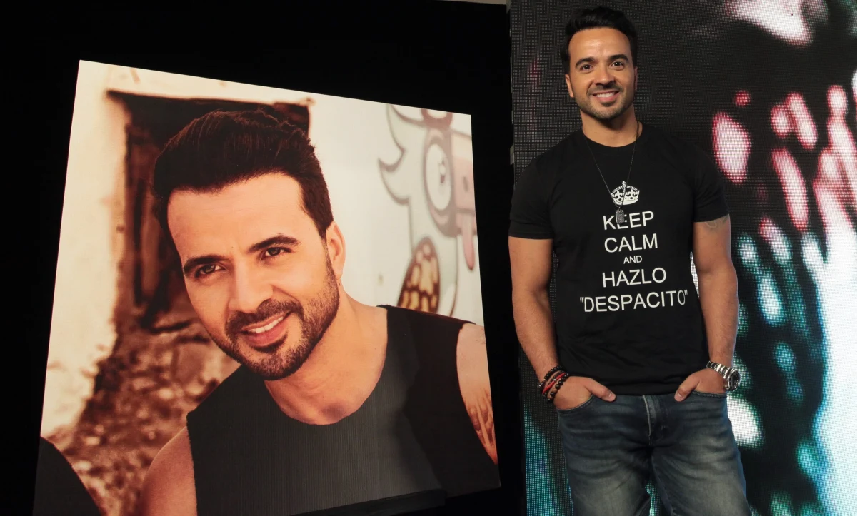 Luis Fonsi, portorykański piosenkarz, na scenie jest od dawna, ale dopiero w tym roku odniósł niewyobrażalny sukces na światowa skalę. Jego piosenka "Despacito" pobiła wszelkie rekordy i stała się najczęściej w historii odtwarzanym utworem na YouTube. 