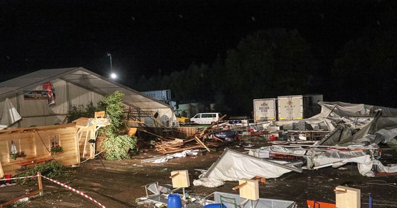 2 osoby nie żyją, a 50 jest rannych w wyniku burzy, która przeszła nad północno-zachodnią Austrią. Nawałnica zerwała namiot, w którym odbywała się impreza na festynie w Sankt Johann am Walde.