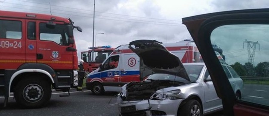 3 osoby zostały ranne w zderzeniu 2 samochodów w pobliżu Karlina (woj. zachodniopomorskie). Zdjęcia z miejsca wypadku dostaliśmy na Gorącą Linię RMF FM. 