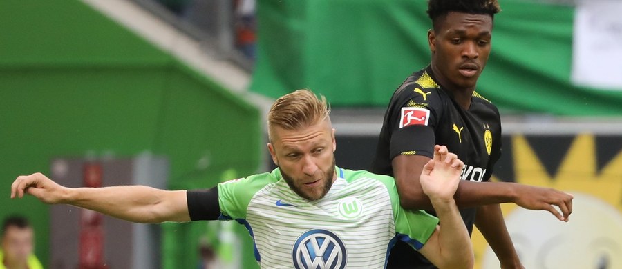 Piłkarze Borussii Dortmund, w tym Łukasz Piszczek, który rozegrał całe spotkanie, pokonali na wyjeździe VfL Wolfsburg 3:0 w pierwszej kolejce niemieckiej ekstraklasy. Pomocnik gospodarzy Jakub Błaszczykowski doznał kontuzji i opuścił boisko w 42. minucie.