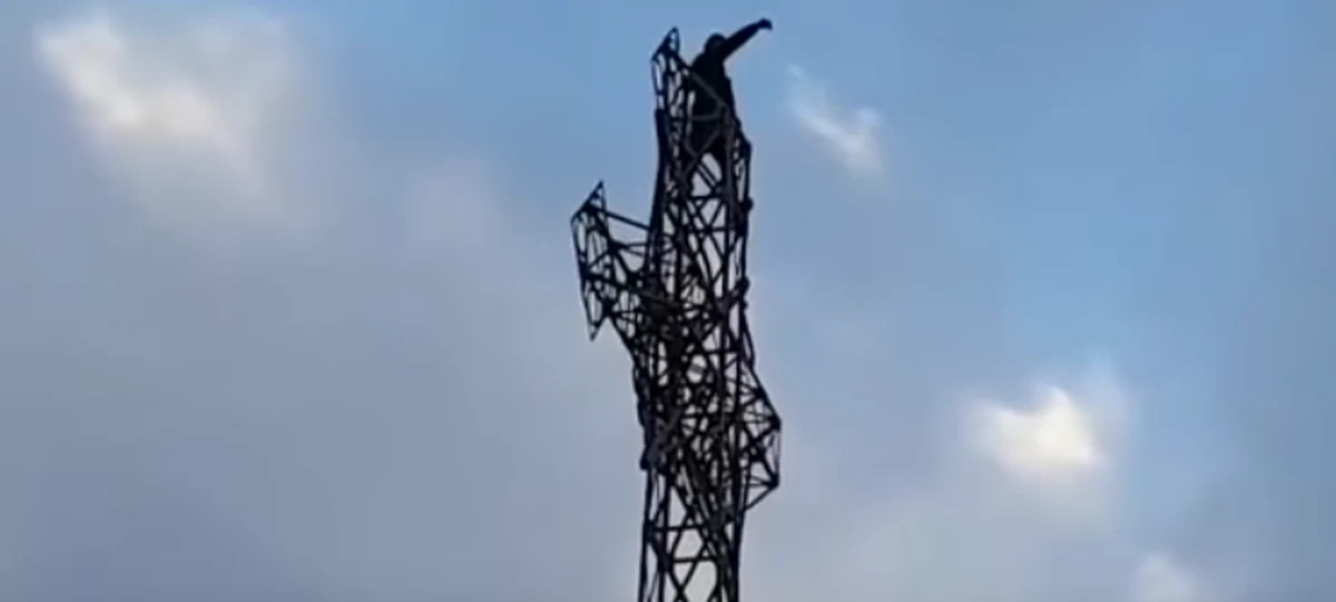 Jest taki bardzo znany rysunek Andrzeja Mleczki sprzed wielu już lat, na którym przed egipskimi piramidami stoi dwóch Polaków i jeden mówi do drugiego: „E, nie takie rzeczy żeśmy ze szwagrem po pijaku robili”.