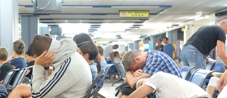 Grupa ponad 200 turystów z Polski utknęła na greckiej wyspie Korfu. Mieli oni wylecieć do kraju w sobotę przed północą, ale po awarii samolotu start maszyny będzie możliwy najwcześniej dziś o godz. 17. 