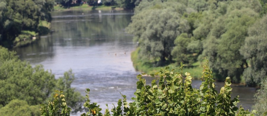 Koniec akcji na rzece Płoni w zachodniopomorskim Kołbaczu. To tam rano znaleziono zwłoki mężczyzny dryfujące obok przewróconej łódki. Policja wykluczyła udział osób trzecich -informuje dziennikarz RMF FM Adam Górczewski. 