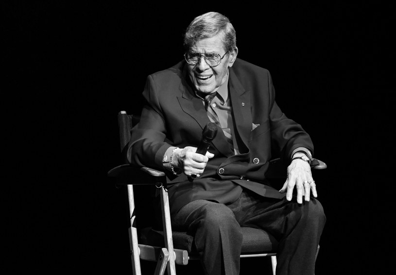 Nie żyje Jerry Lewis. Popularny amerykański komik, aktor, reżyser, scenarzysta i piosenkarz miał 91 lat. Jak poinformowała jego agentka, Nancy Kane, artysta zmarł "w otoczeniu rodziny z przyczyn naturalnych".