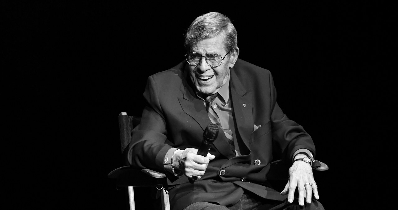 Nie żyje Jerry Lewis. Popularny amerykański komik, aktor, reżyser, scenarzysta i piosenkarz miał 91 lat. Jak poinformowała jego agentka, Nancy Kane, artysta zmarł "w otoczeniu rodziny z przyczyn naturalnych".