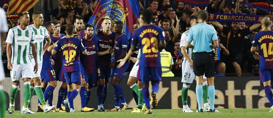​W Barcelonie pamięć ofiar uczcili dziś piłkarze i kibice na Camp Nou. Na stadionie rozegrano mecz FC Barcelona - Real Betis. Spotkanie 2:0 wygrali piłkarze drużyny FC Barcelona. 
