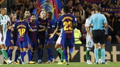 Hołd dla ofiar ataków w Hiszpanii. Wyjątkowy mecz na stadionie Camp Nou