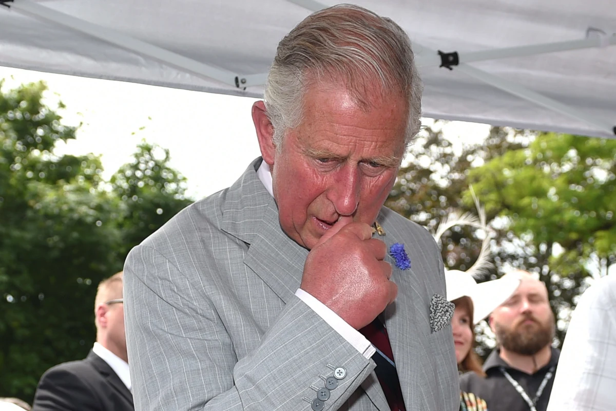 ​Maleje popularność następcy brytyjskiego tronu księcia Karola. Tylko 1/3 Wyspiarzy uważa, że rodzina królewska ma z niego pożytek. To olbrzymia zmiana w stosunku do jego notowań sprzed czterech lat. Wówczas 2/3 Brytyjczyków uważało, że najstarszy syn królowej godnie reprezentuje rodzinę królewską.  