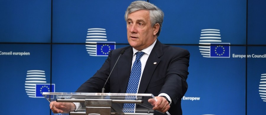 ​Przewodniczący Parlamentu Europejskiego Antonio Tajani powiedział we Włoszech, że powinno się zamykać meczety po zakończeniu modlitwy. To nie mogą być miejsca uprawiania polityki - mówił na zjeździe katolickiego ruchu Comunione e Liberazione. W wystąpieniu na dorocznym zjeździe ruchu w Rimini Tajani oświadczył, odnosząc się do walki z radykalizmem islamskim: "Uważam, że należy postępować tak, jak w krajach, w których mowy imamów są zapisywane i przekazywane policji".