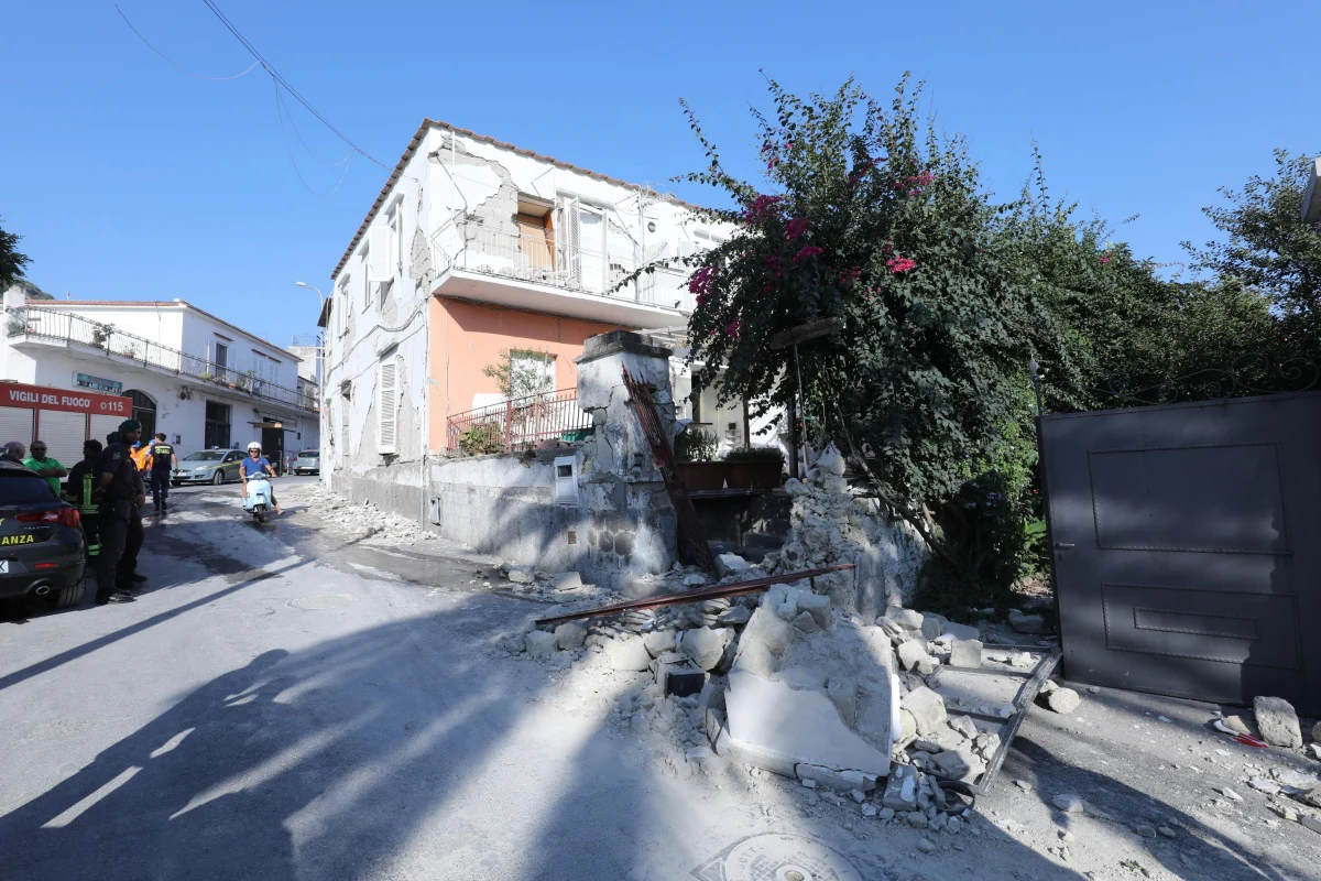 2600 osób pozostaje bez dachu nad głową po trzęsieniu ziemi na włoskiej wyspie Ischia - podały władze. Zginęły dwie osoby, a 39 zostało rannych, w tym jedna ciężko.
