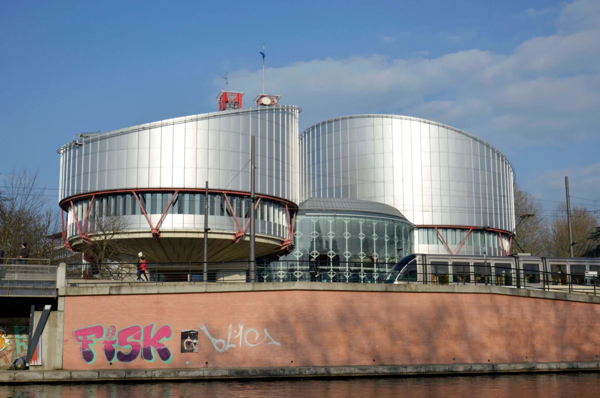 Uchodźcy skarżą nasz kraj do Europejskiego Trybunału Praw Człowieka. Skargę złożyły trzy rodziny z Czeczenii, które nie zostały wpuszczone do Polski na przejściu granicznym w Terespolu.