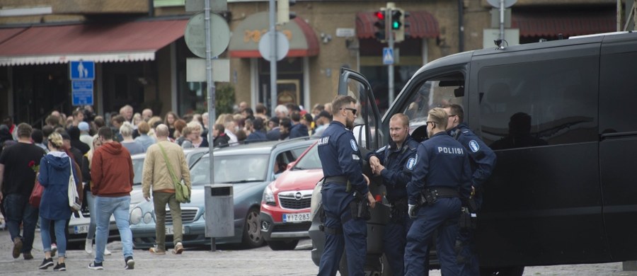 ​Marokańczyk, który w ubiegłym tygodniu zaatakował nożem ludzi w Turku na południowym zachodzie Finlandii, chciał dołączyć do Państwa Islamskiego - podał fiński nadawca Yle, powołując się na źródła w ośrodku dla uchodźców, w którym przebywał nożownik.