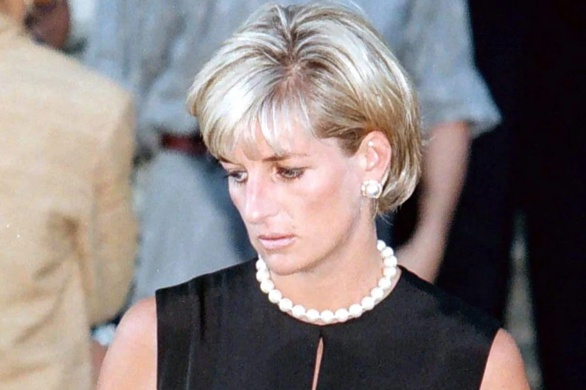 ​Coraz większe zainteresowanie nowym filmem dokumentalnym o księżnie Dianie, który zostanie wyemitowany przez BBC w najbliższą niedzielę. 31 sierpnia minie 20 lat od śmierci księżnej w wypadku samochodowym w Paryżu. Jej synowie, książęta Harry i William, po raz pierwszy wypowiedzieli przed kamerą na temat okoliczności wypadku, w którym zginęła ich matka. 