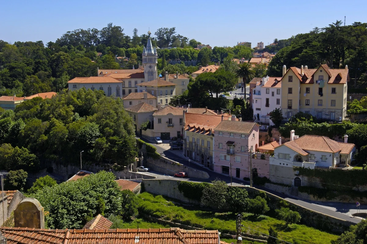 Portugalskie służby nasilą kontrole w miejscach publicznych, szczególnie tych związanych z turystyką. Aby przeciwdziałać zagrożeniu terrorystycznemu, sprawdzane będą m.in. hotelowe rezerwacje i wynajmowane przez turystów samochody.