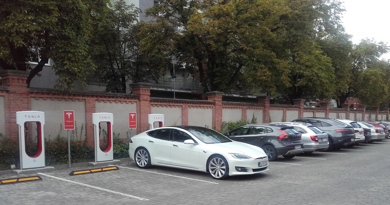 . /Tesla Shuttle /Informacja prasowa