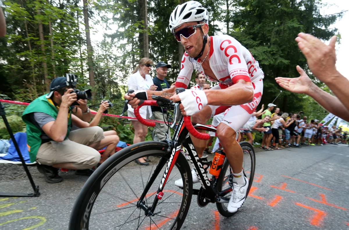 Tomasz Marczyński został drugim w historii Polakiem, który wygrał etap wyścigu Vuelta a Espana. Kolarz grupy Lotto-Soudal był najszybszy na szóstym odcinku z Villarreal do Sagunto, a na finiszu wyprzedził rodaka Pawła Poljańskiego (Bora-Hansgrohe). Trzecie miejsce zajął ich współtowarzysz ucieczki Hiszpan Enric Mas (Quick-Step Floors). 
