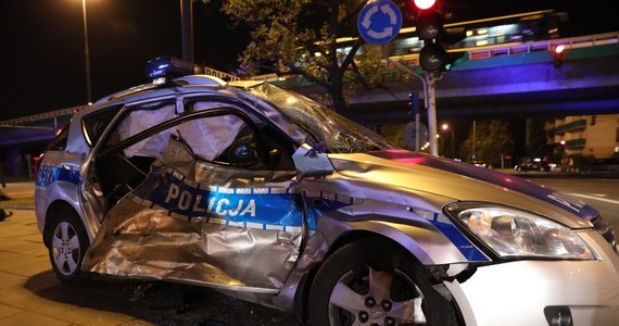Wypadek podczas przejazdu kolumny z sekretarzem generalnym NATO w Warszawie! Jensowi Stoltenbergowi nic się nie stało. Poważnie uszkodzony został policyjny samochód eskortujący kolumnę. Poszkodowane zostały cztery osoby. 