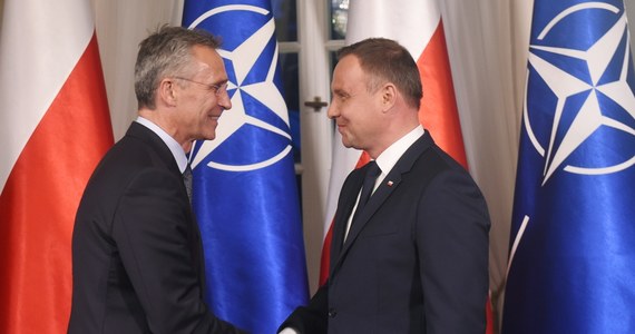 Sekretarz generalny NATO Jens Stoltenberg, który składa wizytę w Warszawie, powiedział, że Sojusz Północnoatlantycki wyśle dwóch obserwatorów na rosyjsko-białoruskie manewry Zapad'17. Te odbędą się na Białorusi 14-20 września.