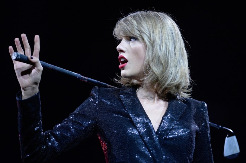 Taylor Swift ujawniła zapowiadany i wyczekiwany pierwszy singel zwiastujący jej nową płytę "Reputation". Utworowi "Look What You Made Me Do" towarzyszy tzw. lyric video, które możecie zobaczyć poniżej. 