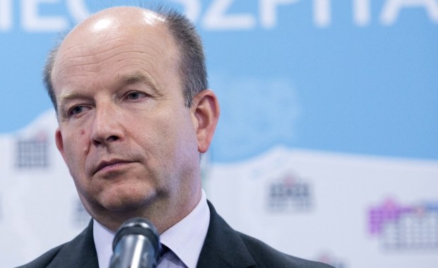 Ministerstwo zdrowia nie obejmie ustawą o minimalnych wynagrodzeniach w ochronie zdrowia zatrudnionych w szpitalach salowych czy sanitariuszy. To główny wniosek z listu Konstantego Radziwiłła do prezydenta. Do tej korespondencji jako pierwszy dotarł dziennikarz RMF FM. Andrzej Duda poprosił ministra zdrowia o ponowne zastanowienie się nad ustawą, która zmienia minimalne wynagrodzenia dla pracowników medycznych. Zastrzeżenia prezydenta dotyczyły między innymi tego, że regulacja dotyczy głównie pielęgniarek, położnych czy diagnostów medycznych, a pomija między innymi pracowników administracji czy statystyki medycznej.