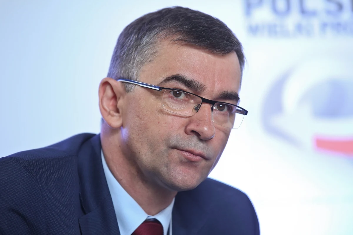 ​Własnoręcznie napisana charakterystyka kuzyna to nie dowód, że Andrzej Przyłębski podjął współpracę z SB. Tak w rozmowie z RMF mówi dyrektor biura lustracyjnego IPN Edyta Karolak. Prokuratorzy Instytutu uznali, że ambasador RP w Berlinie, choć podpisał zobowiązanie do współpracy i przybrał pseudonim "Wolfgang" nie zataił w oświadczeniu lustracyjnym współpracy z PRL-owską bezpieką - informuje dziennikarz RMF FM Mariusz Piekarski.