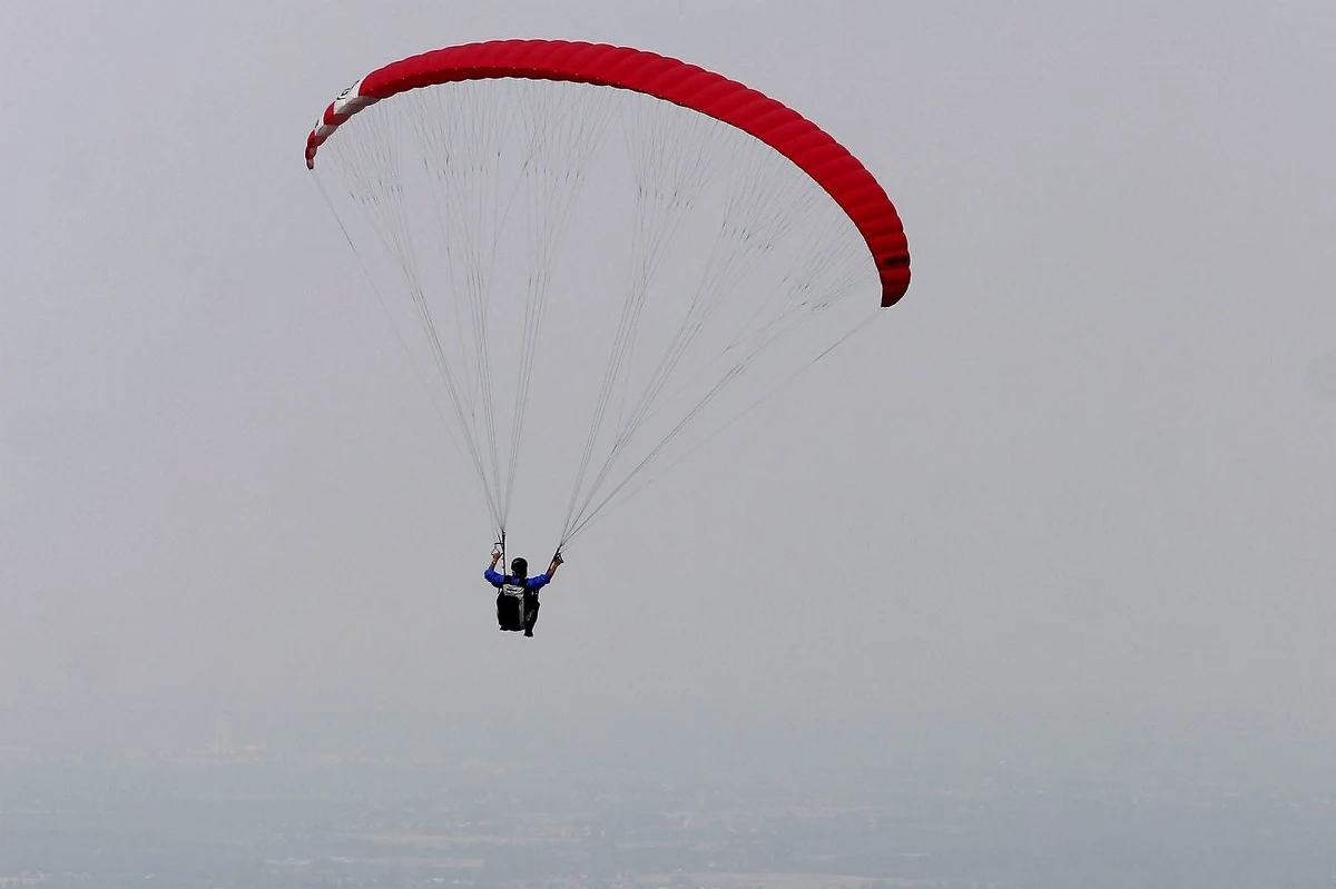 ​Paralotniarz rozbił się w Międzybrodziu Żywieckim na Żywiecczyźnie. Warunki pogodowe były dobre do latania - informuje dziennikarz RMF FM Marek Wiosło. 