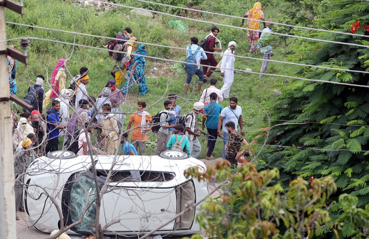 Prawie 30 osób zginęło podczas zamieszek w stanach Harijana i Pendżab na północy Indii. Manifestacje wywołało skazanie za gwałt popularnego guru sekty zajmującej się m.in. dobroczynnością. Zamieszki wybuchły też w Delhi.