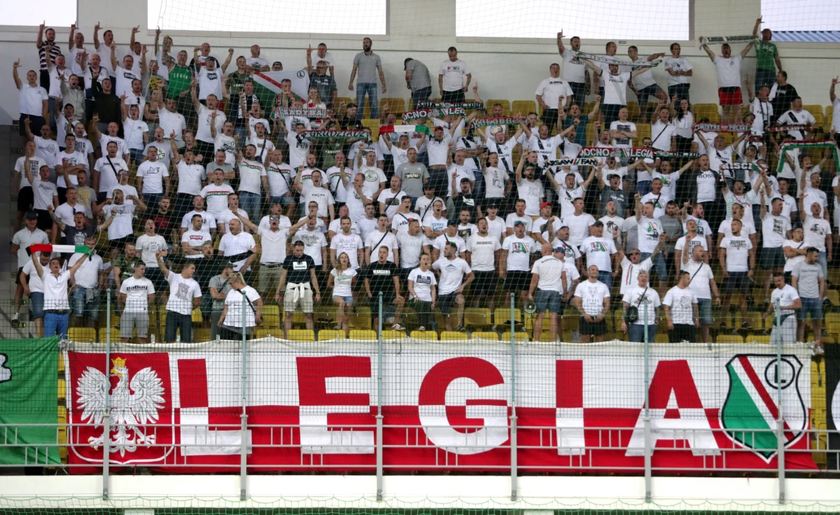 Komisja Kontroli, Etyki i Dyscypliny UEFA ukarała Legię Warszawa grzywną 50 tys. euro oraz zamknięciem trybuny północnej, tzw. Żylety, na najbliższy mecz w europejskich pucharach. Na razie nie podano uzasadnienia, ale postępowanie dotyczyło pirotechniki i zakazanego baneru podczas meczu z mołdawską drużyną - Sheriffem Tyraspol. Spotkanie odbyło się w poprzedni czwartek. 