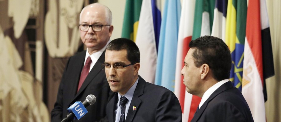 ​Szef wenezuelskiego MSZ Jorge Arreaza oświadczył w piątek w ONZ, że sankcje finansowe wobec Wenezueli to "najgorsza od 200 lat agresja" przeciwko jego krajowi, i oskarżył USA o to, że "chcą doprowadzić do kryzysu humanitarnego w Wenezueli".