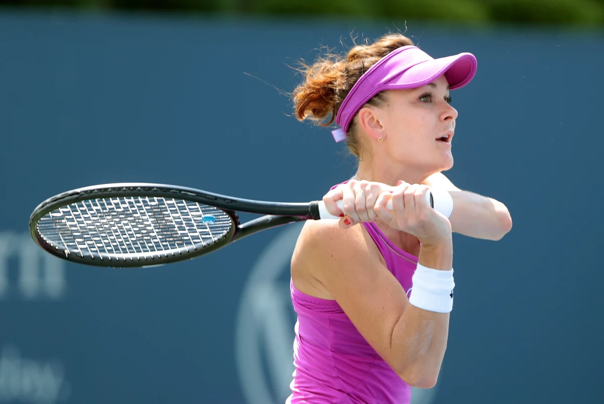 Agnieszka Radwańska zmierzy się z Chorwatką Petrą Martic w 1. rundzie rozpoczynającego się w poniedziałek wielkoszlemowego US Open na twardych kortach w Nowym Jorku. Rywalką Magdy Linette będzie liderka rankingu tenisistek Czeszka Karolina Pliskova.