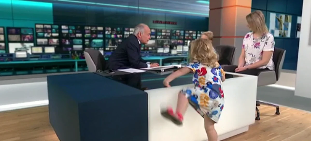 Występy przed kamerą bywają trudnym i stresującym przeżyciem. Są jednak osoby, które doskonale odnajdują się w takich sytuacjach. Jedną z nich jest z pewnością Iris Wronka - urocza dziewczynka z Wielkiej Brytanii, która razem z mamą i bratem odwiedziła studiu telewizji ITV News.