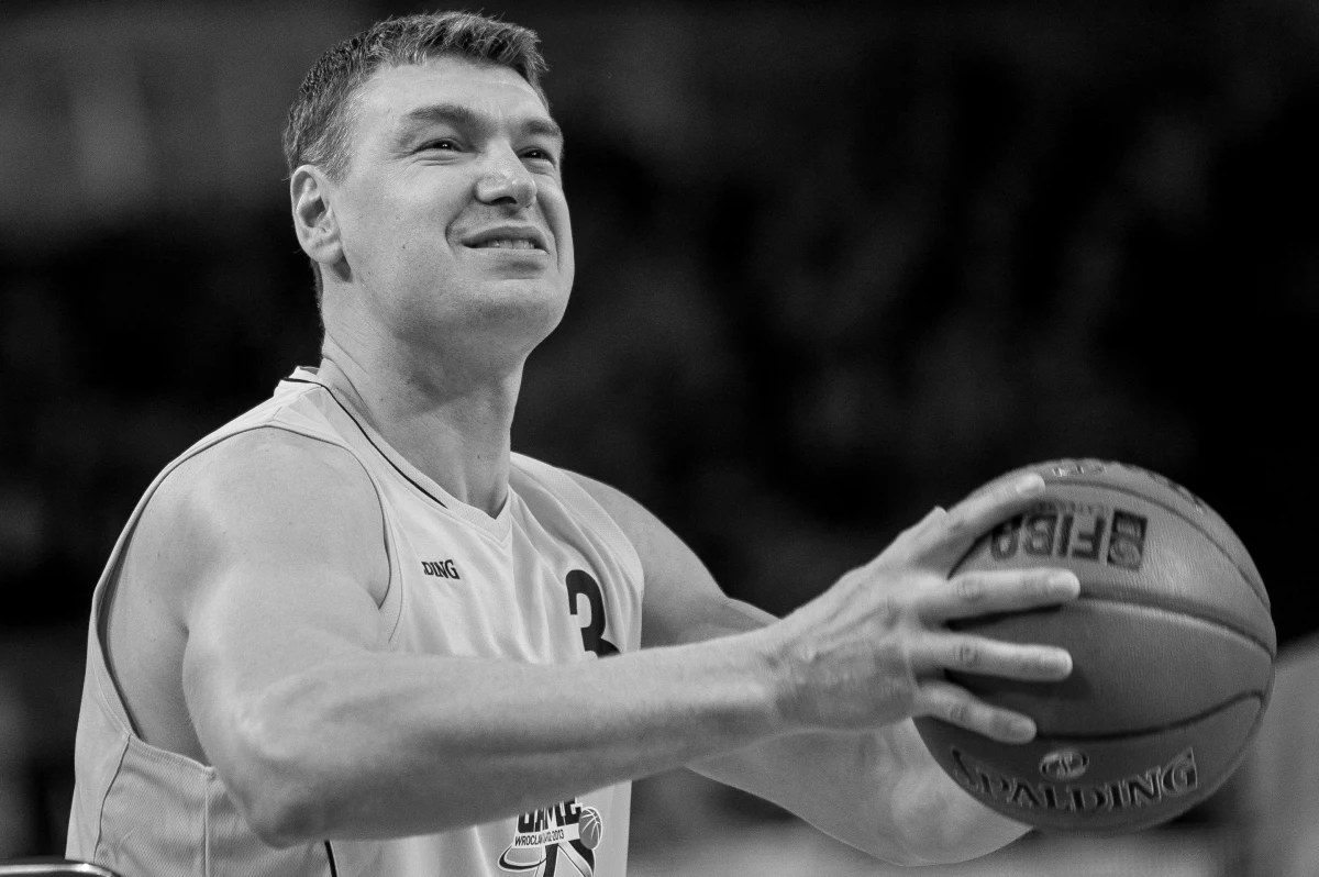 W wieku 47 lat we Wrocławiu zmarł wielokrotny reprezentant Polski w koszykówce Adam Wójcik, jeden z najlepszych zawodników w historii kraju. Przyczyną śmierci była choroba nowotworowa.