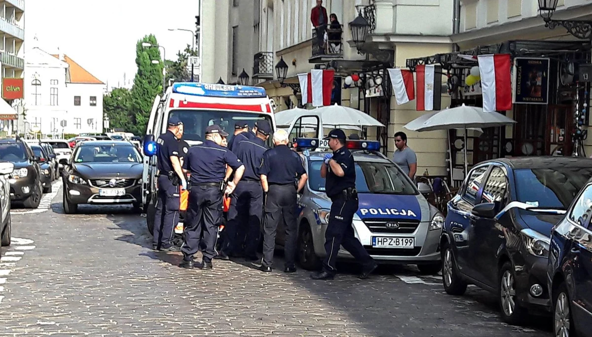 ​Jest 3-miesięczny areszt dla 24-letniego obywatela Izraela, który w czwartek w centrum Warszawy ranił nożem interweniującego policjanta. Wczoraj Ibrahim H. usłyszał dwa zarzuty - czynnej napaści na funkcjonariuszy i narażenia na utratę zdrowia oraz życia jednego z nich.