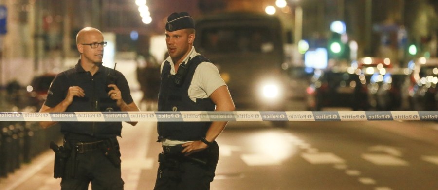 ​Mężczyzna, który w piątek wieczorem zaatakował nożem trzech żołnierzy w centrum Brukseli i został przez nich zastrzelony, to obywatel Belgii pochodzenia somalijskiego, który dostał w tym kraju najpierw azyl, a następnie obywatelstwo - podały władze.