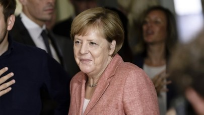 Przeciwnicy Merkel zakłócili jej wiec. "Idź do swoich muzułmanów"