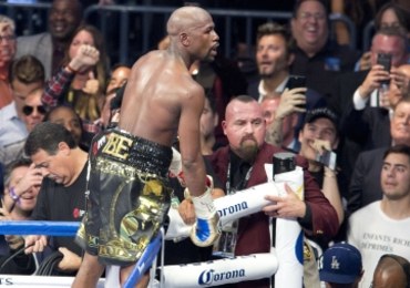 Mayweather pokonał McGregora. "Stoczyłem ostatnią walkę"