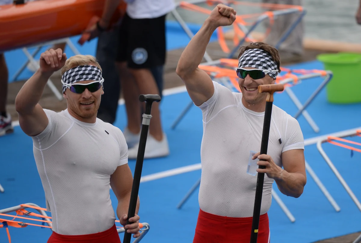 Polska czwórka kanadyjkarzy w składzie Piotr Kuleta, Marcin Grzybowski, Tomasz Barniak i Wiktor Głazunow wywalczyła srebrny medal w konkurencji C4 1000 mistrzostw świata w kajakarstwie rozgrywanych w czeskich Racicach. Wygrali Niemcy, a trzecia była Ukraina.