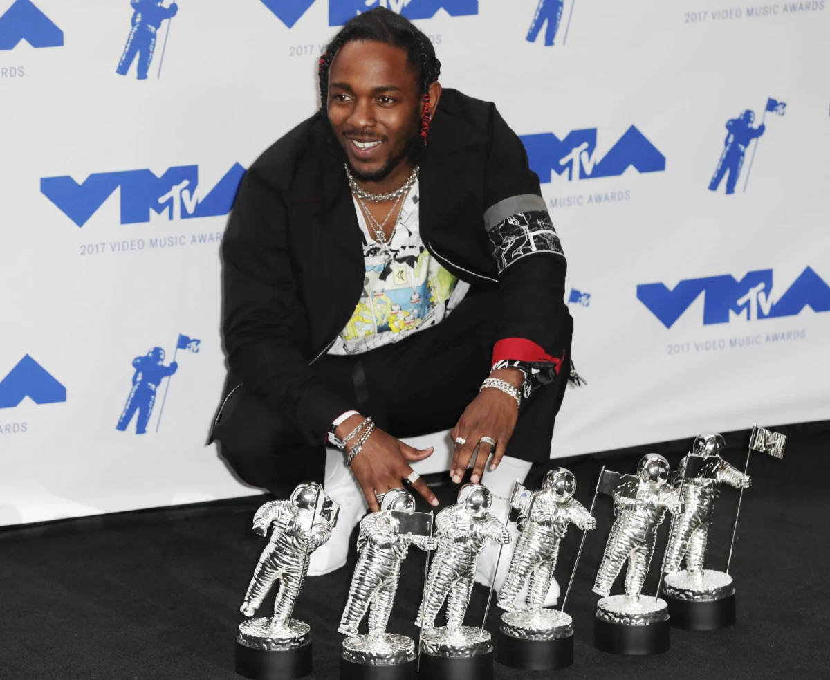 Kendrick Lamar jest największym zwycięzcą gali MTV Video Music Awards. Artysta zdobył aż 6 statuetek, w tym za Wideo Roku. 