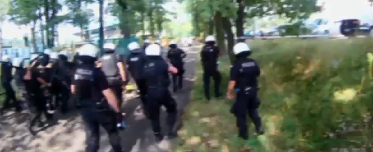 Jeszcze dziś maja usłyszeć zarzuty dwaj pseudokibice z Katowic. Obu zatrzymano w czasie niedzielnej zadymy przed pierwszoligowym meczem GKS-u Katowice i Odry Opole. W czasie starć z policja dwie osoby zostały ranne.