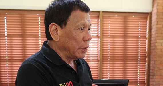 ​Prezydent Filipin Rodrigo Duterte nakazał, by policjanci zabijali tych, którzy odpowiedzą przemocą na próbę aresztowania. Jego słowa padły dwa dni po pogrzebie nastolatka zastrzelonego przez filipińskie służby bezpieczeństwa.