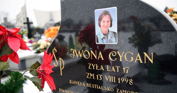 Kolejne trzy miesiące spędzą w areszcie podejrzani o utrudnianie śledztwa w sprawie zabójstwa Iwony Cygan przed 19 laty. Na wniosek prokuratury Sąd Okręgowy w Tarnowie po raz kolejny przedłużył stosowanie wobec nich aresztu do 15 grudnia.