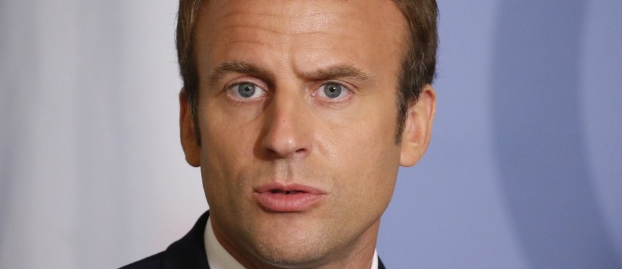 ​Większość Francuzów nie ufa prezydentowi Emmanuelowi Macronowi. 54 proc. nie wierzy, że poprowadzi on kraj we właściwym kierunku - wynika z opublikowanego we wtorek sondażu Harris Interactiv. Jeszcze więcej - 56 proc. - nie ufa premierowi Edouardowi Philippe'owi.