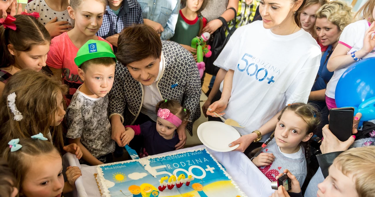 Była premier Beata Szydło podczas podsumowania pierwszego roku działania programu "Rodzina 500 plus"