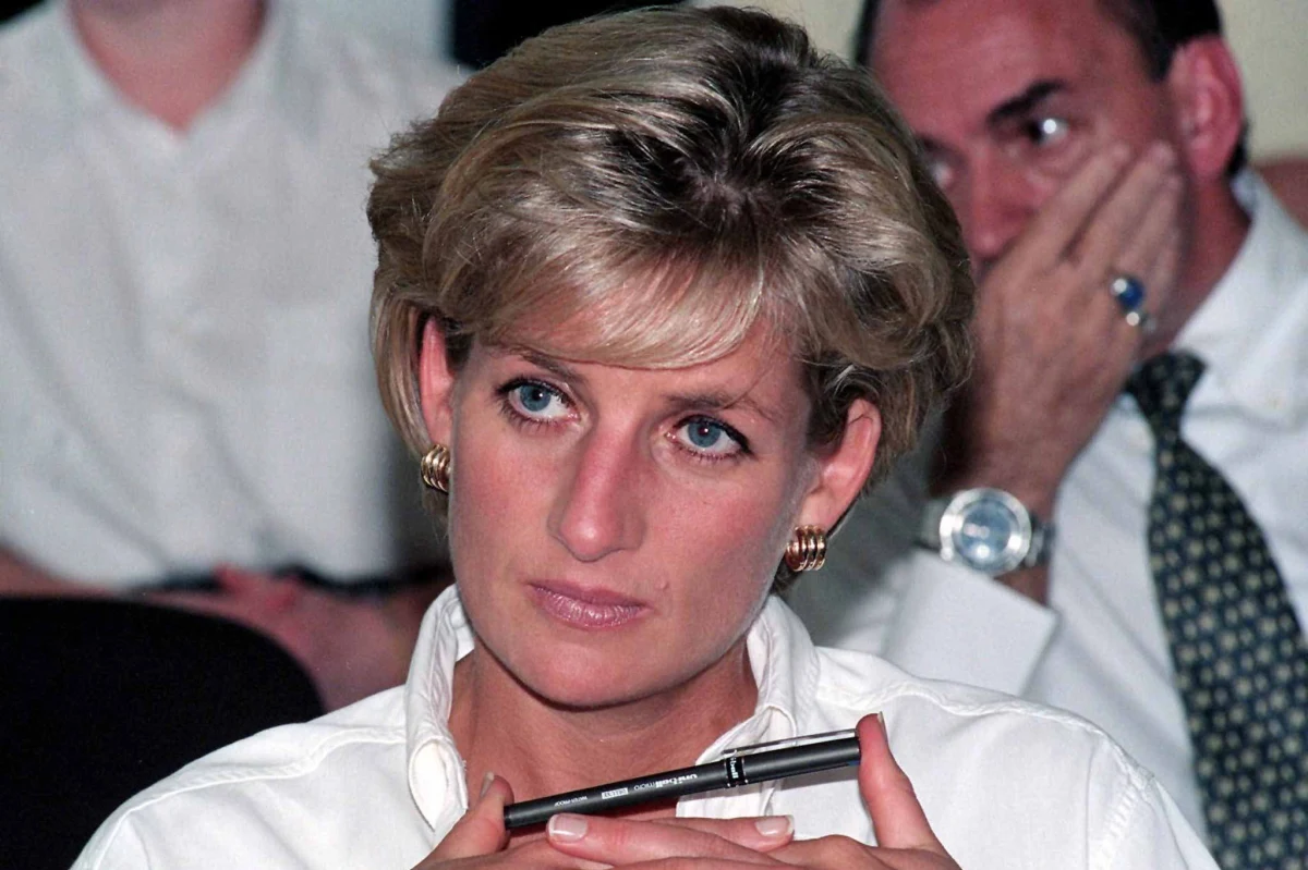 ​W przeddzień 20. rocznicy śmierci księżnej Diany brytyjskie media przytaczają wypowiedź jej byłego kamerdynera. Paul Burrell do dziś powątpiewa w trafność oficjalnego werdyktu, który obarczył winą za jej śmierć pijanego kierowcę mercedesa.