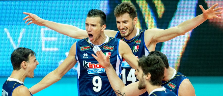 Włochy pokonały w Katowicach Turcję 3:0 (25:16, 25:17, 31:29) w meczu play off mistrzostw Europy siatkarzy i awansowały do ćwierćfinału, w którym w czwartek zmierzą z się z Belgią. W drugim wieczornym spotkaniu play off w katowickim Spodku broniąca tytułu Francja zmierzy się z Czechami.