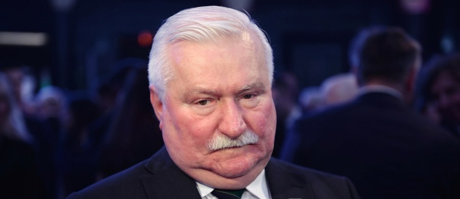“Takich kłamstw, takiej perfidii nawet za komunizmu nie było” – stwierdził w rozmowie z Polsat News były prezydent Lech Wałęsa komentując działania rządu PiS. Dodał, że obecny rząd "demagogią, populizmem, obiecankami kupuje sobie część narodu". "To nasze rządzenie i PO rządzenie no nie było tak do końca dobre i to powoduje, że tymi argumentami można grać i wygrywać" - zastrzegł. 
